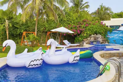 Spacious Pool & Jacuzzi Villa in Boca Chica Beach