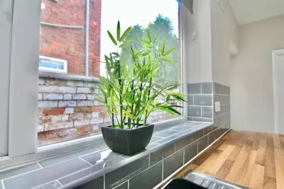 Tranquil 4-Bed Gem: 10 Min Walk to Coventry Centre