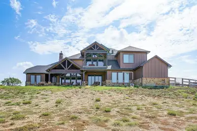Image de Elegant 'Sunset Meadow Ranch' in Texas w\/ Hot Tub
