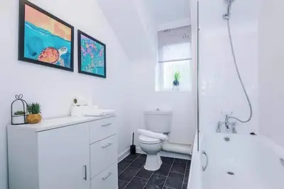 Image de Charming 2Bed Retreat in Historic Coventry