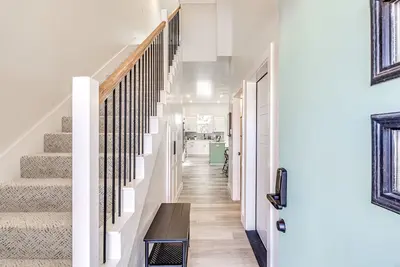 Image de Stylish Okc Duplex 2bed 2. 5bath Unit B