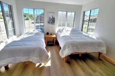 Image de Room w/ floor-to-ceiling Window in Glamping Resort w/ Pet Park near Outdoor Fun