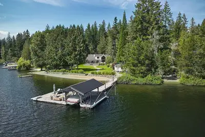Image de Shawnigan Lakefront Luxury Retreat