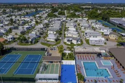 Image de Great 2bedroom cottage in Fort Myers Beach, Sanibel, w. WiFi, fitness room &pool