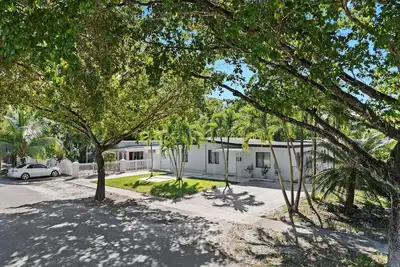 Image de Full 3-bedroom and 2 bath house with Ac, WiFi, Free Parking on site.