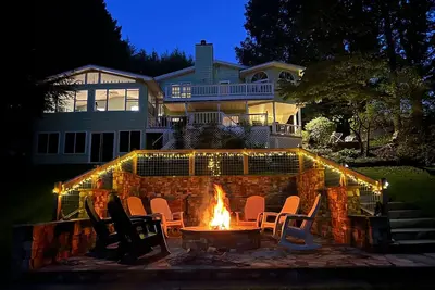 Image de Living The Dream lovely 5/4 with fireplace, dock, firepit with 9 rockers