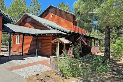 Image de Hat Creek Cabin in Old Station, near fishing, hiking, Lassen, & Burney w/ 3 bdms