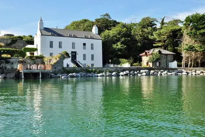 Image de Luxurious Waterfront Georgian Manor House Restored and Fully Staffed 18 guests\n