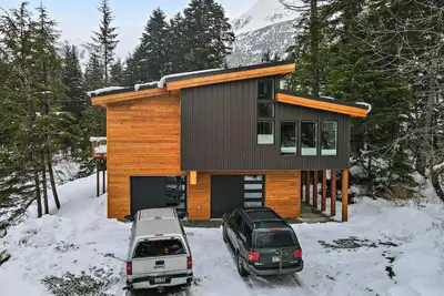 Image de Luxury brand new 4 Bed 5 Bath modern comtempary home