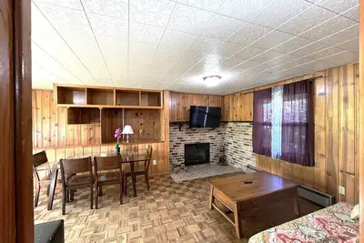 Image de 2-bedroom studio with Fast WiFi in Lynnwood\n\n\n\n\n\n\n\n\n\n\n\n\n\n\n\n\n\n