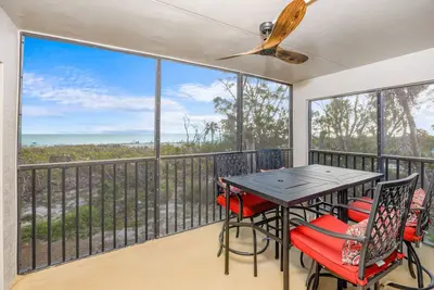 Image de Welcome to Your Perfect Beachfront Retreat on Tarpon Beach