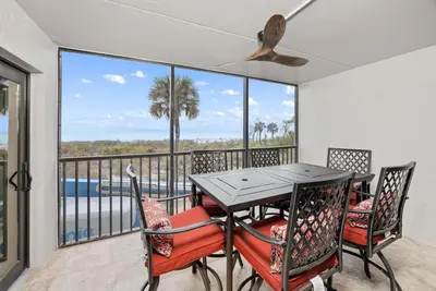 Image de Stunning Gulf Front Tarpon Beach 302- Three Bedroom Totally Remodeled Gulf Views