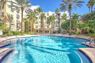 Image de Luxurious 1-Bedroom Condo with Wifi, Pool and Gym in Historical West Palm Beach