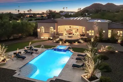 Image de Luxury Mountain-View Retreat with Pool, Theater, Gym, & More!