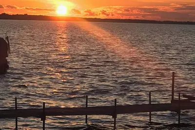 Image de Lakefront - Spacious Family Getaway with Dock!