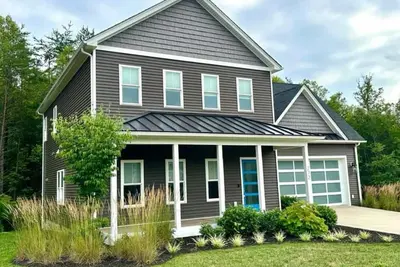 Image de Leo's Lair:  new 3 Br/3 bath home in desirable Trent's Landing community