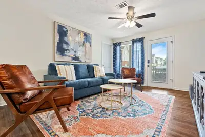 Image de New Au Oasis 2 Mins to Downtown & Stadium Sleeps 10