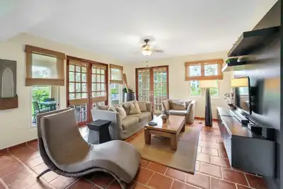 Image de Family Villa Oleana Waterviews Oceanfront with water and generator