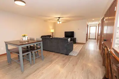 Image de 30+ Day Lease, Fully Furnished, Entire Unit with Attached Garage, Fenced-In Yard