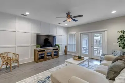 Image de Elegant Home - Perfect Location!