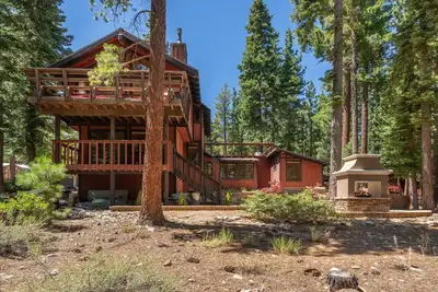 Image de 3br+ 2 bonus rooms hot-tub close to ski/town/lake