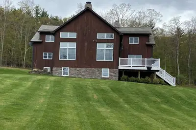 Image de A charming private 3-bedroom country house with scenic views and sprawling lawn