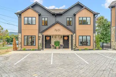 Image de Cozy, Elegant 3 Bedroom Townhouse with Romantic Vibe