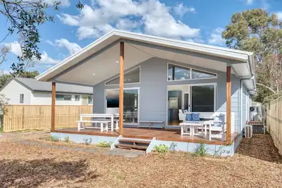 Image de Welcome to The Bay, an enchanting holiday home nestled in the picturesque seaside town of Venus Bay.