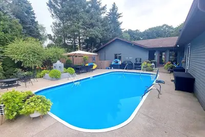 Image de Your Very Own Private Resort with Pool and Hot Tub – Chill Vibes Await! \n\n\n\n