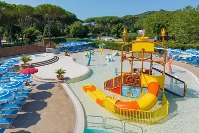Image de Appartement dans une maison de vacances avec Wifi, piscine, climatisation, Tv, patio, parking