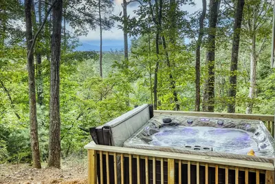 Image de Rustic - Mountain Views - Jacuzzi - Pet Friendly - Party Deck - Game Room - Wifi