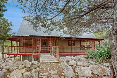 Image de 2-bedroom dog-friendly home with loft and spacious porch