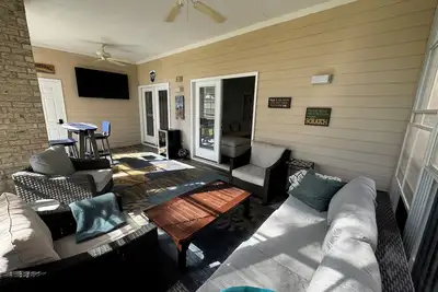 Image de New listing! Newly Furnished large 3br/3ba Sunset Beach in Sea Trail on Jones #4