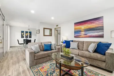 Image de Uptown Stylish 2 bdrm apt near state fair