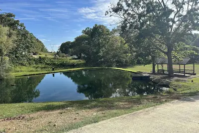 Image de New - Private pond stocked with fish - game room - fireplace - 2 acres to explore