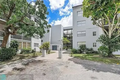 Image de Charming 1-bedroom condo in brilliant Lauderdale Lakes with Ac