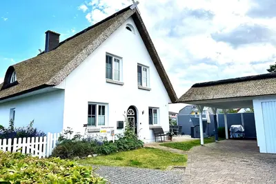 Image de Close to the sea, quiet location, use of swimming pool and sauna - Reethaus Göhren FeWo 02