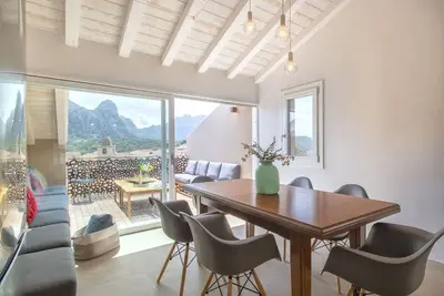 Image de Belle maison de vacances privée pour 6 personnes avec Wifi, climatisation, patio et parking