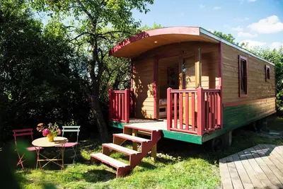 Image de Authentique roulotte, piscine et jardin, entre la Rochelle et le marais poitevin