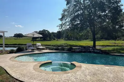Image de Shop, Swim, & Soak in the Views | Sleeps 15 | St. Jerome House + Cottage