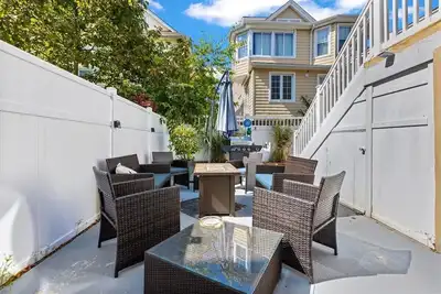 Image de New! Mermaid Manor -3br Guest Suite Steps to Beach