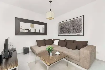 Pola 7 | Spacious Apartment | Parking | Desk