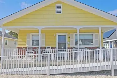 Image de 3 bedroom 1 and a half bath single family home