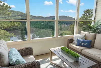 Image de Lakeview Enchantment | Balcony