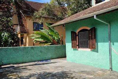 Image de Surprise yourself on the north coast, stay at our house and come back again.
