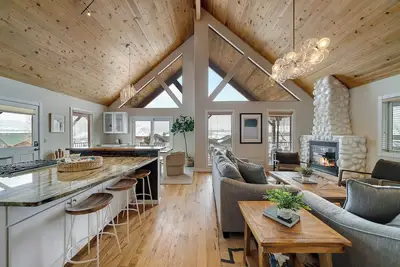 Image de Chalet Ski Retreat w\/Scenic Views\/Private hot tub