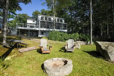 Image de New for 2025! Exquisite 4-Bedroom, 3. 5-Bath Luxury Home on Long Lake.