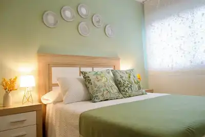 Image de New, with free parking and close to the Mosque