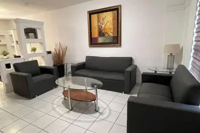 Image de House in the Consulate!