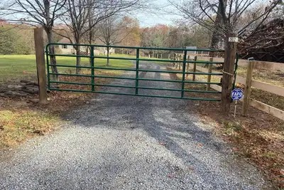 Image de \"The Paddock\" private retreat with horse boarding in Shenandoah